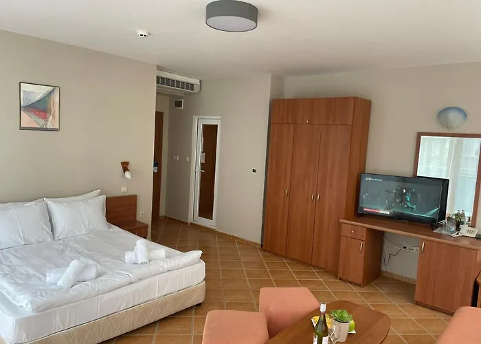 Отель Eco Palace 3*